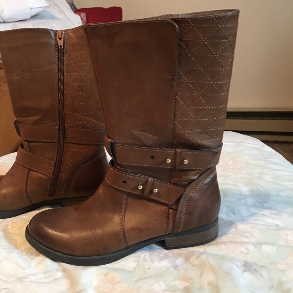 Boots - Picture 2 of 5